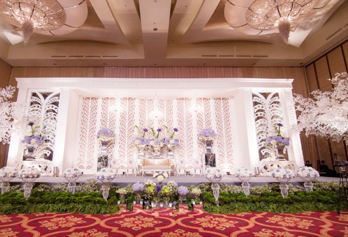 Dekorasi pesta pernikahan simpel dan timeless dari Nefi classical elegance